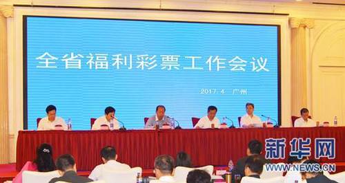 基德曼老公现身全明星派对 洛佩兹低胸性感逼人 2014-01-15 洛杉矶当地时间1月13日，众明星参加福克斯电视台举办的全明星活动派对。