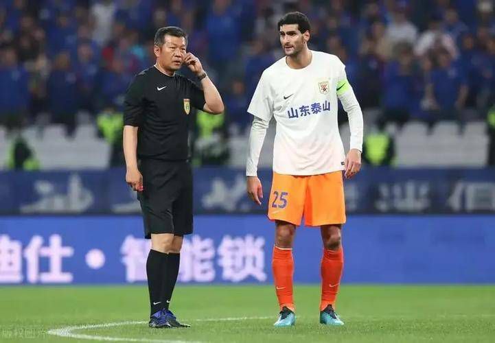 悬浮的烛光、会动的楼梯、大礼堂里的南瓜灯。