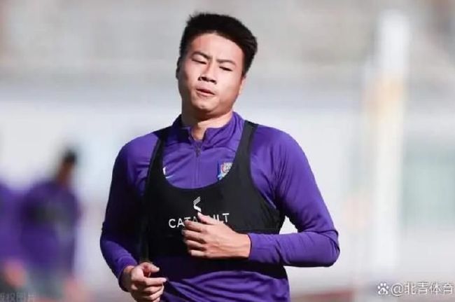 尤其是他们参与的饭局上，包贝尔饰演的角色的一句，“难道我不想拍好电影吗？