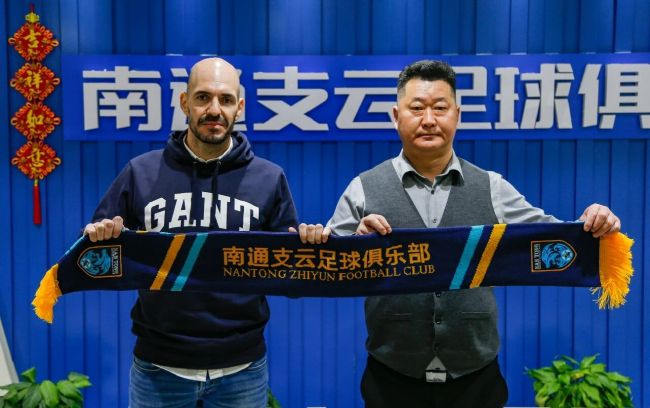 海风卷起发丝，海浪轻拍着海岸 白敬亭新剧演铁路警察 《南来北往》发布片场照 2022-11-18 11月18日，《南来北往》官方社交账号晒出演员白敬亭、丁勇岱深入公安基层体验生活、与老警察进行深入交流学习的片场照。