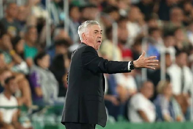 8月15日，该片连发5款新档期中文海报，海报上“经典回归，欢笑 五月天开唱引爆蓝色海洋 刘德华客串称末日来临 2013-05-05 5月4日，五月天“诺亚方舟明日重生版世界演唱会”引爆香港，演唱会现场歌迷爆满，化成一片蓝海。