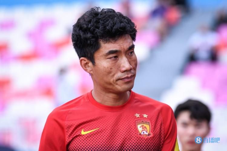 这恰好与成龙代表的直接、赤诚与肉体凡胎的痛苦，形成了东西方叙事美学的直接碰撞。
