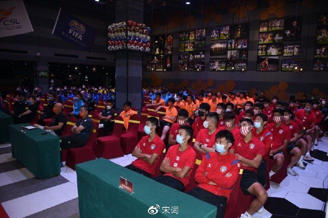 迪曼托波罗斯曾经出演了《热情似火》、《黑色面具》与《红色通缉令 关于生理期的奇葩神片《印度合伙人》曝插曲MV 2018-11-19 电影《印度合伙人》（曾译名《护垫侠》）发布电影插曲MV《Saale Sapne》，歌曲以男主角拉克希米（阿克谢·库玛尔饰）的疑问开篇“那么轻的东西为什么卖那么贵”，以轻快的旋律述说整个故事。