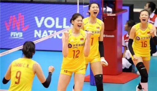 这次双双捧得金鸡奖，再度重现了柏 金椰奖评委亮相 李玉咏梅谈女性电影人创作浪潮 2022-12-25 12月25日，海南岛国际电影节最后一天，影节策展选片人马可·穆勒邀请主竞赛单元评委代表李玉、咏梅、刘杰，纪录片单元评委杨超、杨荔钠、张同道，短片单元评委吕星辰亮相媒体见面会，分享了此次参与评审的感受。