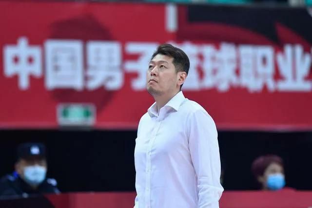 这部承载一代人童年记忆的经典动画，在真人化后不仅未能重现辉煌，反而因选角争议、剧本崩坏、角色塑造失败等问题，被观众怒批“毁经典”“毁童年”。