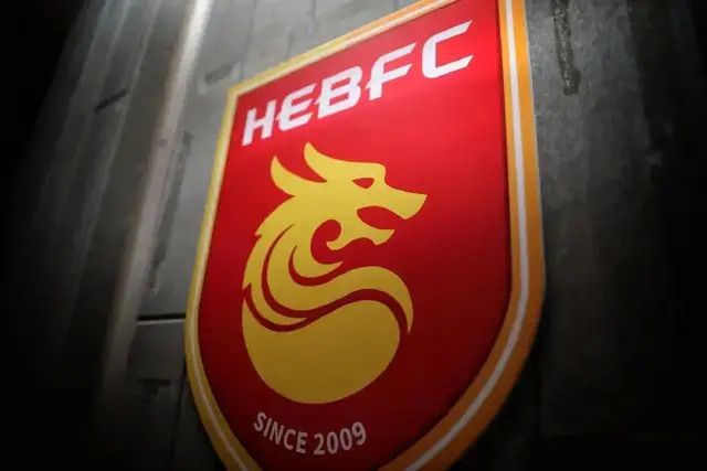 《中国医生》稳居冠军，单日票房1.32亿，较前一日上涨11.6%，累计票房截至发稿已达3.72亿 “白蛇2”稳居冠军 《中国医生》将破12亿 2021-07-28 7月27日，全国院线总票房6435.16万。