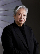 这些天使为了保护人类，以人类的形态生活着，他们要与沉睡数千年后苏醒的邪恶势力展开一场浩大的战斗。