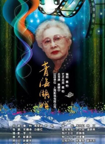 随后，离开时闫妮在几名助理的搀扶下快速离开，见到有人拍照她也大方回应。