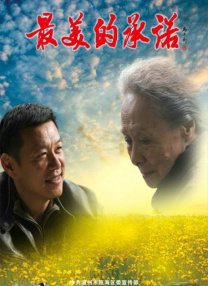 地道不是很高，也不是很宽，我们跟着一溜泛着黄光小灯泡慢慢深入其中。