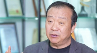 最令人心碎的，是八年后的重逢。
